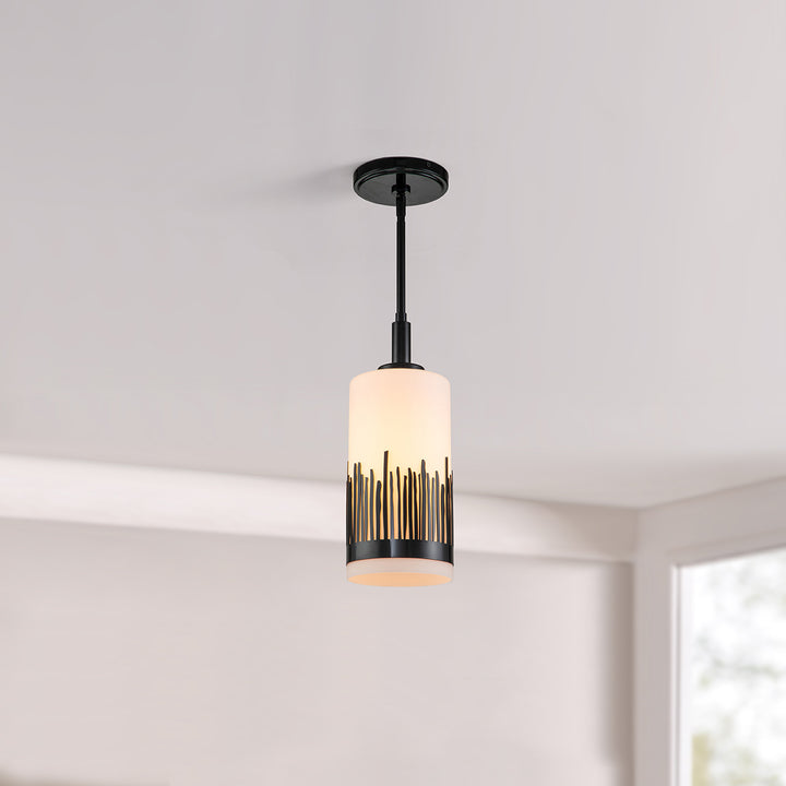 pd20319blk-1_lifestyle